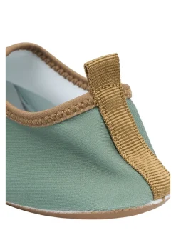 Badeschuhe in Grün