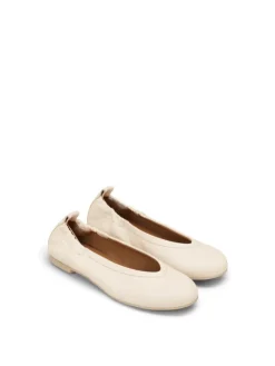 Ballerina in raw cotton