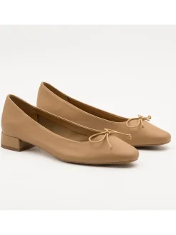 Ballerinas in Beige