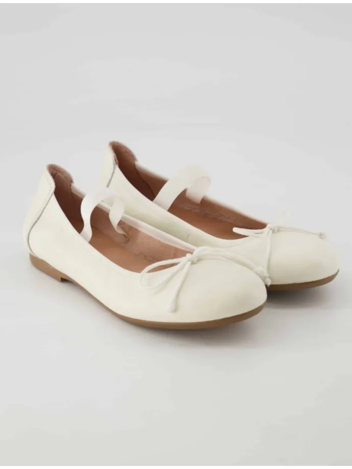 Ballerinas in Weiß