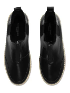 Boots in Schwarz in Schwarz