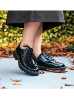 Brogues in BLACK