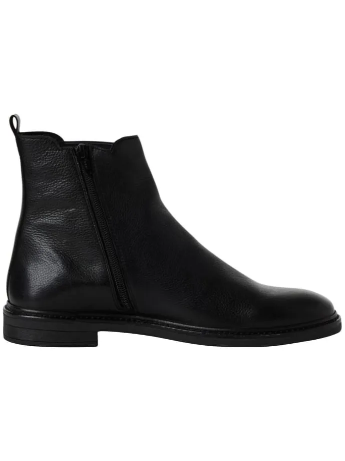 BY GUIDO MARIA KRETSCHMER Chelsea Boot in BLACK