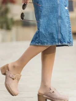 Clogs in Beige