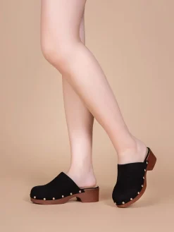Clogs in Schwarz