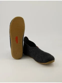 Geschlossene Hausschuhe in Grau