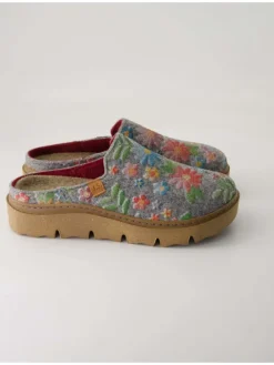 Geschlossene Hausschuhe in Grau