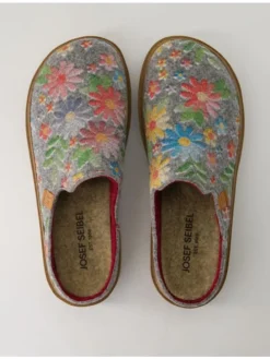 Geschlossene Hausschuhe in Grau