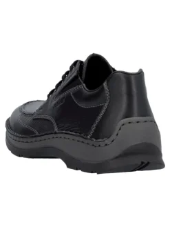 Halbschuhe in Schwarz