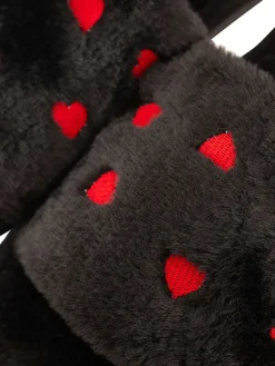 Hausschuhe in Schwarz/ Rot