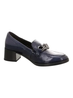 Hochfrontpumps in Blau