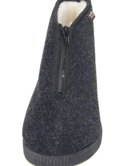 Klassische Hausschuhe in schwarz