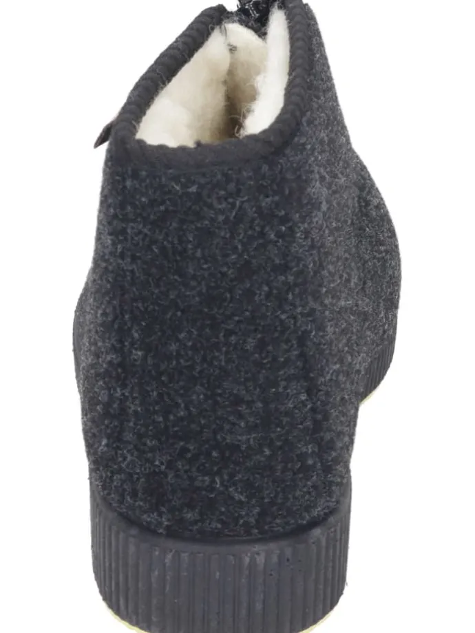 Klassische Hausschuhe in schwarz