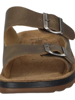 Klassische Pantoletten in beige