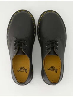 Klassische Schnürschuhe in Schwarz