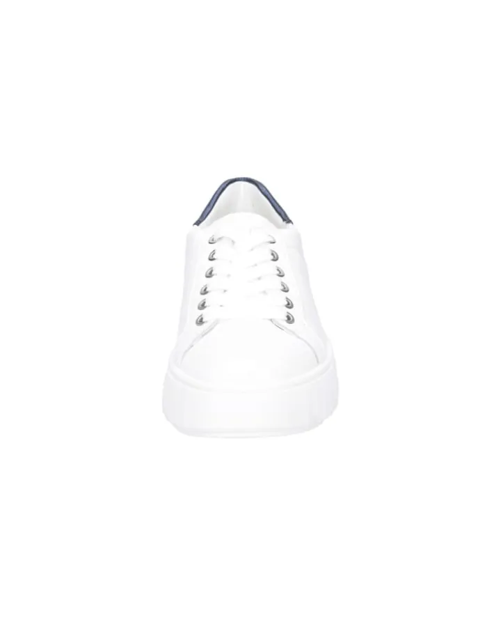 Klassischer Schnürschuh in weiß