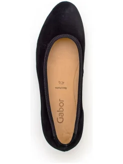 Leder-Keilpumps in Schwarz