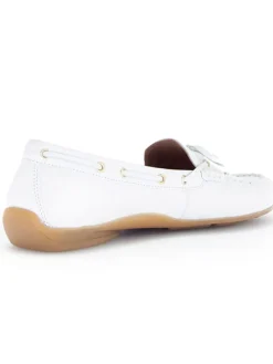 Leder-Mokassins in Weiß