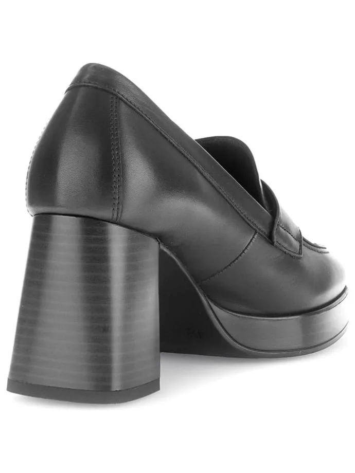 Leder-Pumps in Schwarz
