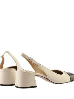 Leder-Slingpumps in Creme/ Schwarz