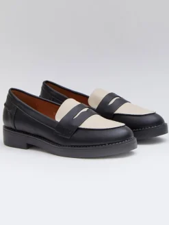 Mokassins in Schwarz/ Creme