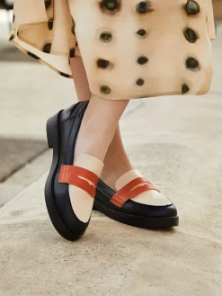 Mokassins in Schwarz/ Orange/ Creme