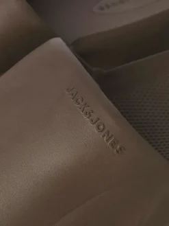 Pantoletten in Braun