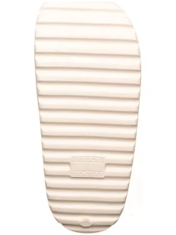 Pantoletten in Creme