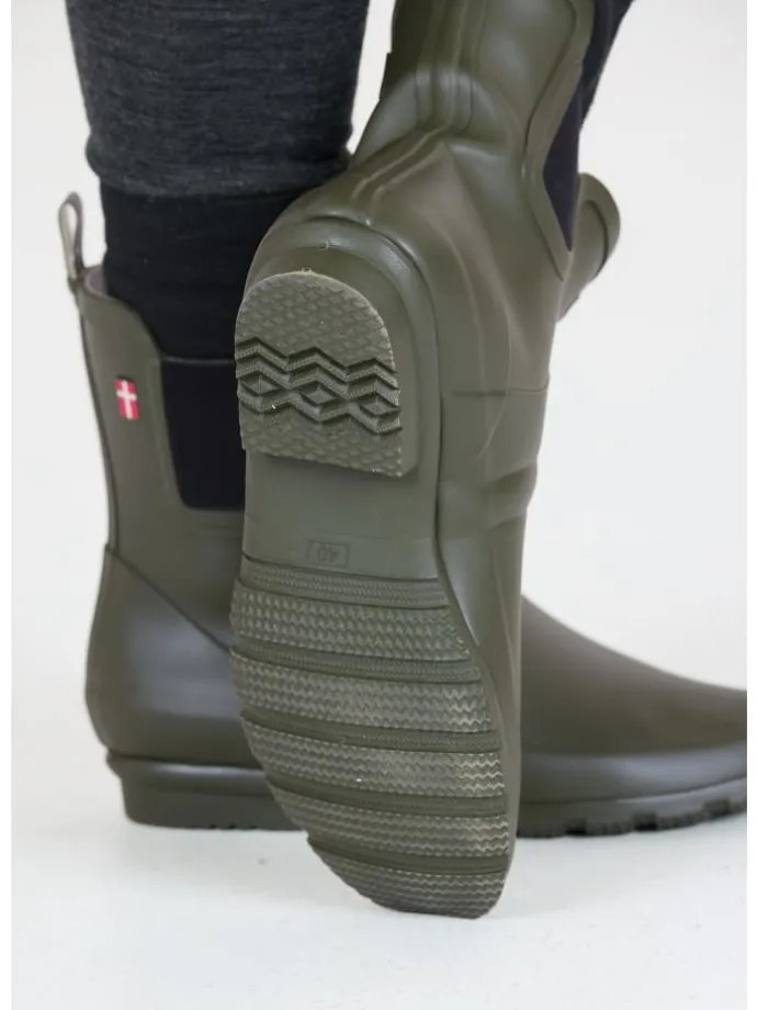 Rubberboots Suburbs in 3038 Olive Night