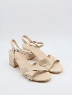 Sandaletten in Beige