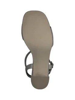 Sandaletten in Creme