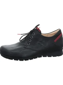 Schnürschuh in schwarz