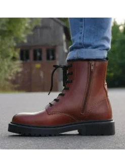 Schnürstiefeletten in cognac