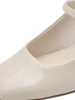 Slingpumps in IVORY PATEN