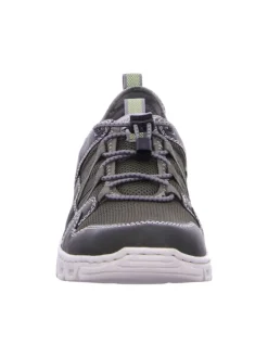 Slipper in forest/vert/cement