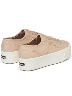 Sneakers in Beige