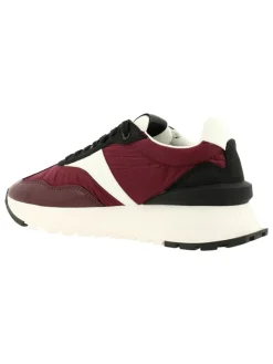 Sneakers in Bordeaux/ Schwarz