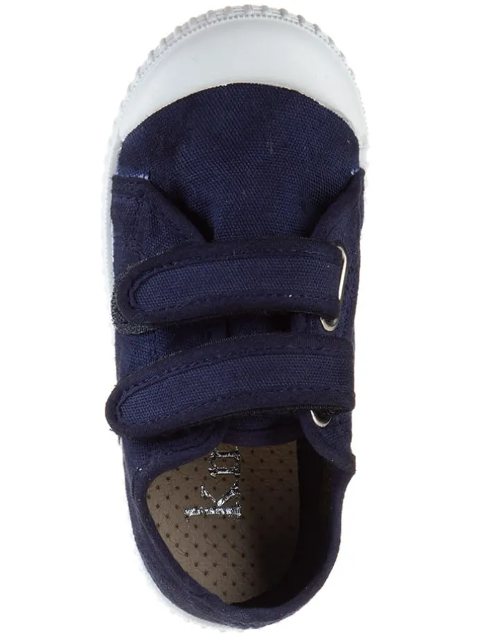 Sneakers in Dunkelblau