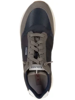 Sneakers in Dunkelblau