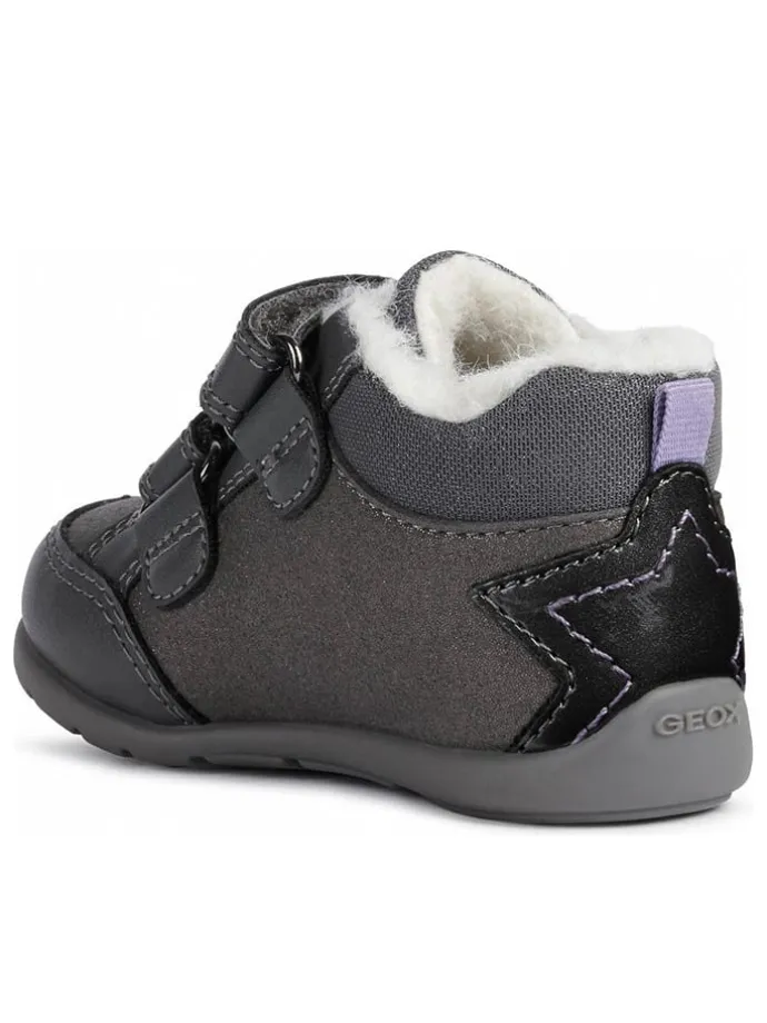 Sneakers in Dunkelgrau