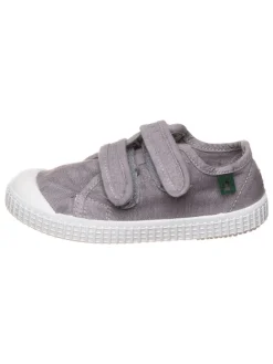 Sneakers in Grau