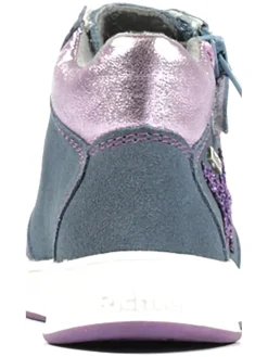 Sneakers in Hellblau