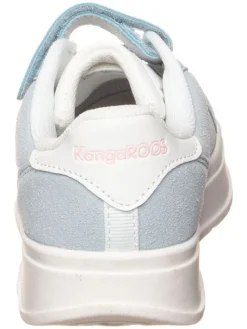 Sneakers in Hellblau