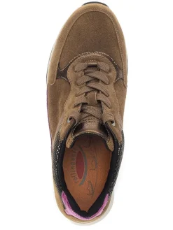 Sneakers in Hellbraun