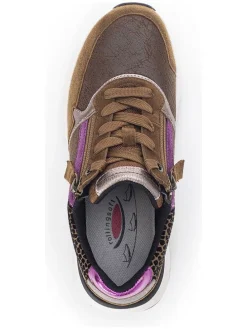 Sneakers in Hellbraun