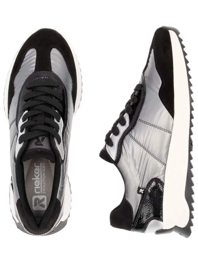 Sneakers in Schwarz/ Silber