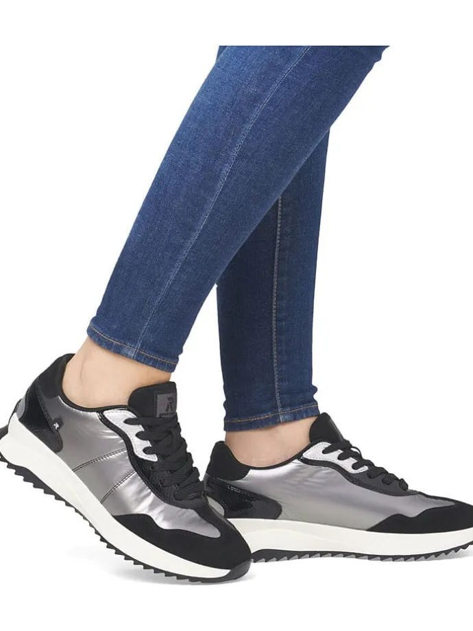 Sneakers in Schwarz/ Silber