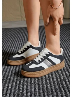 Sneakers in Schwarz/ Weiß