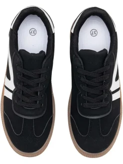 Sneakers in Schwarz/ Weiß