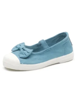 Spangenballerinas in Hellblau